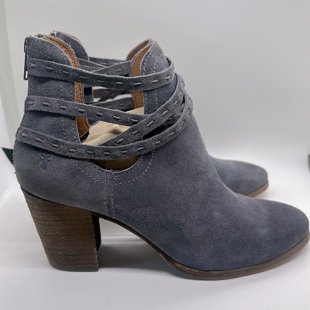 Frye Women’s Naomi Pickstitch Shootie in Gray Suede, Size 9.5